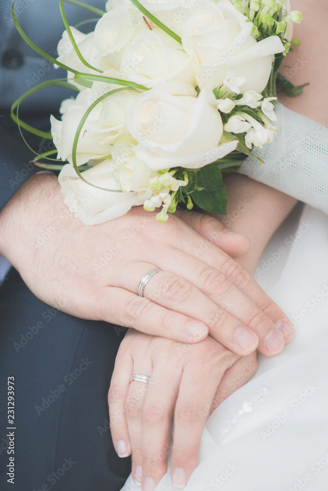 Manos con anillos pareja clearance