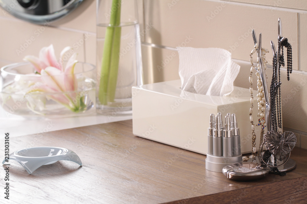 Fotografie accessories in luxury bathroom