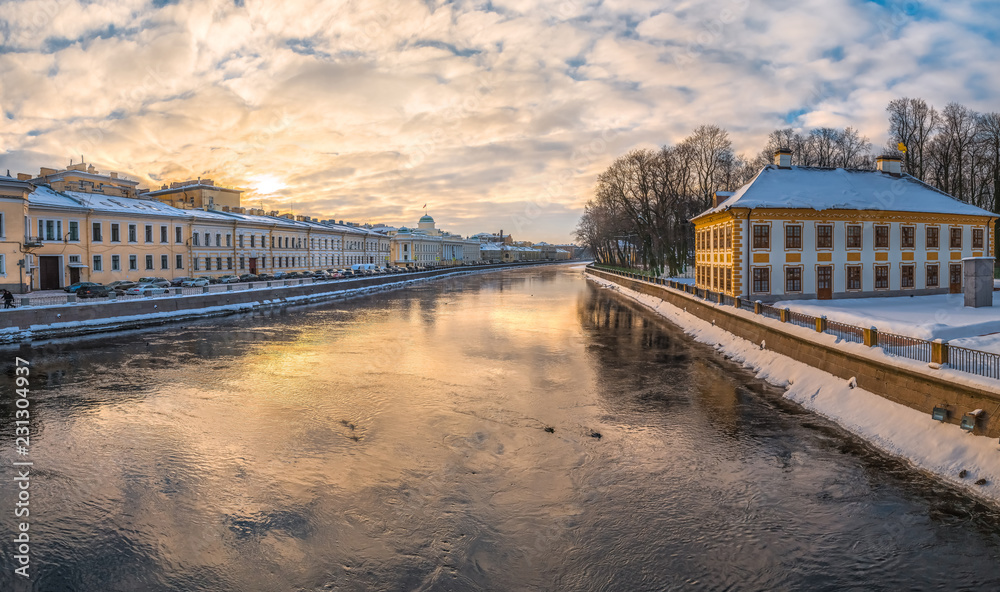 Fototapeta premium Winter St. Petersburg. The first frost. River Fontanka. Summer Palace of Peter I. Embankment of the Fontanka River. Ducks feed.