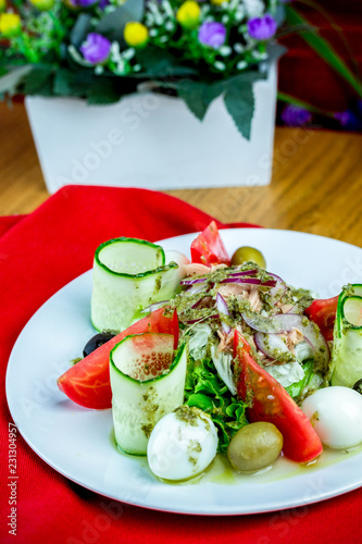 Bild auf Leinwand An improvisation on the theme of the famous “Nicoise” in the readings of our coo