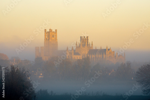 Fototapeta Ely Cathedral emerges from the dawn mist, 26th November 2016