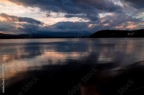 山中湖の日没風景