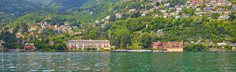 Panoramablick vom Comer See auf die Villa d'Este