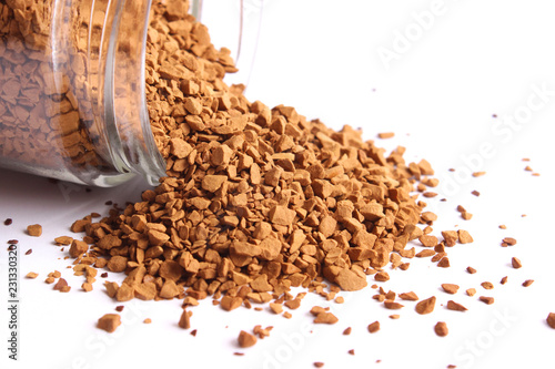Fotografia instant coffee in a jar closeup. Flavored coffee