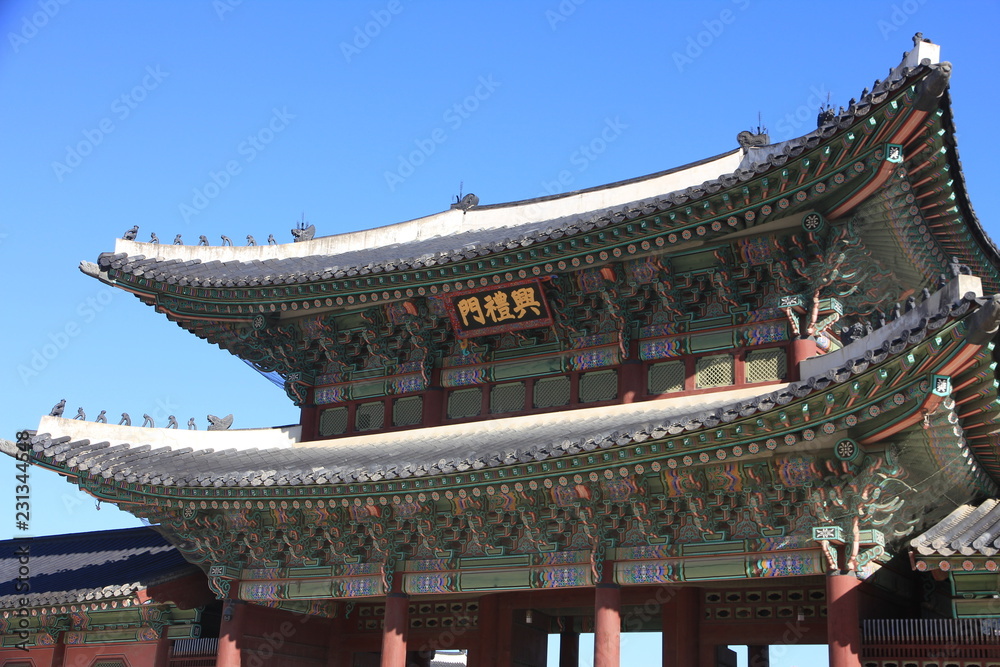 Fototapeta premium Gyeongbokgung Palace in Seoul, South Korea. Writing on the building: Heungnyemun Gate