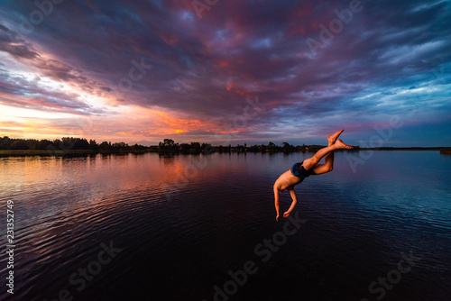 Jump to a lake © Maciej Urbanowicz