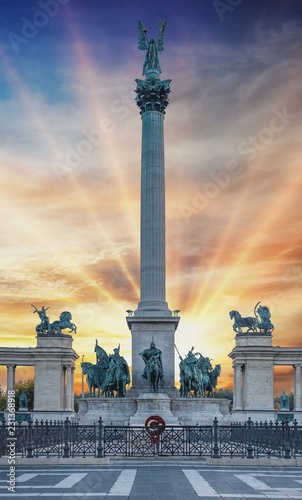 Obraz na płótnie Heroes Square Hosok Tere in Budapest city, Hungary. Spectacular sunset colors. w salonie