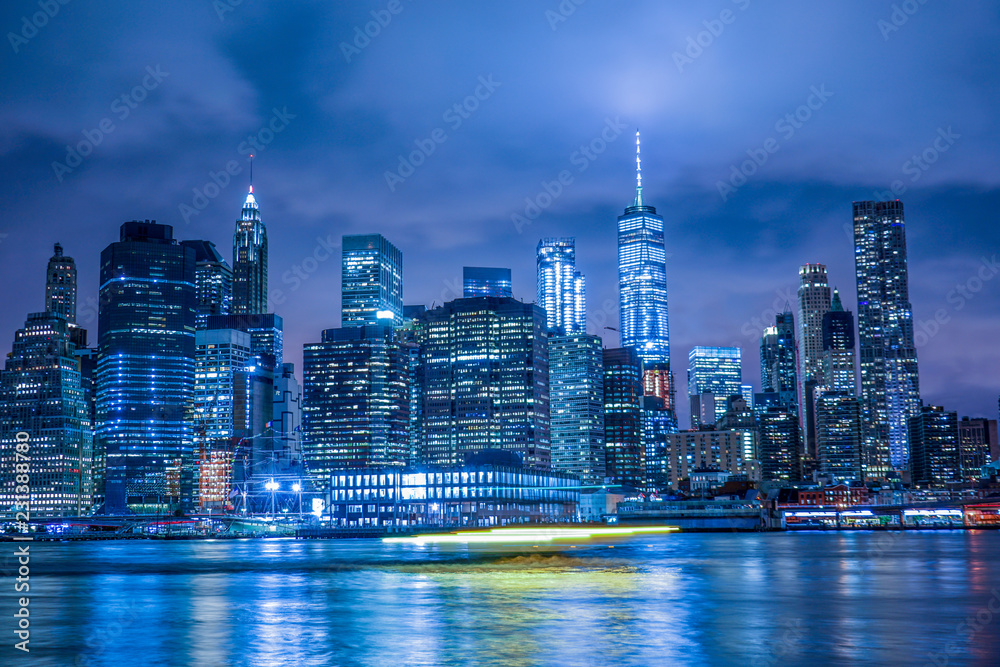 ニューヨーク マンハッタンの夜景 Stock 写真 Adobe Stock