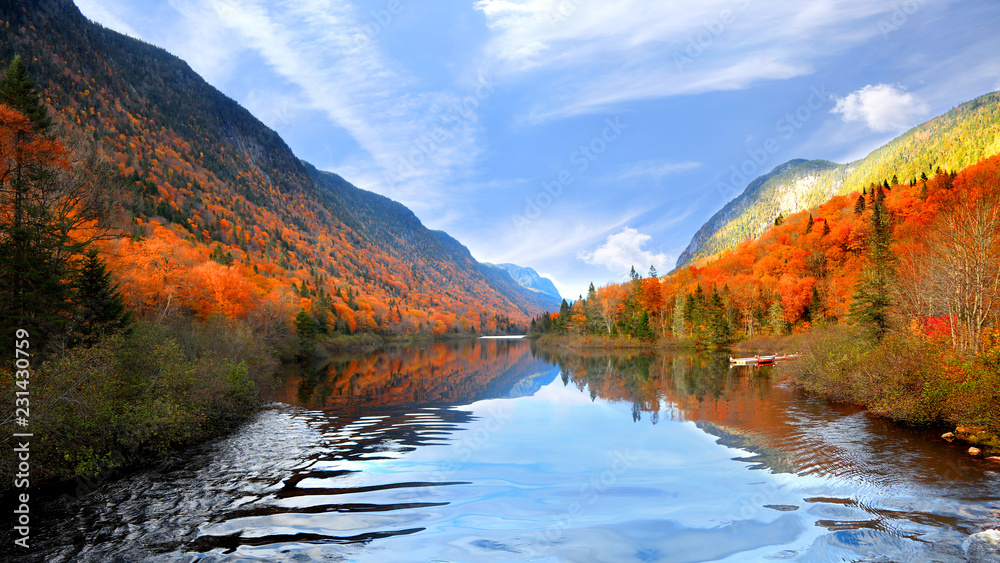 Obraz premium Jesienny krajobraz w Parku Narodowym Jacquesa Cartiera