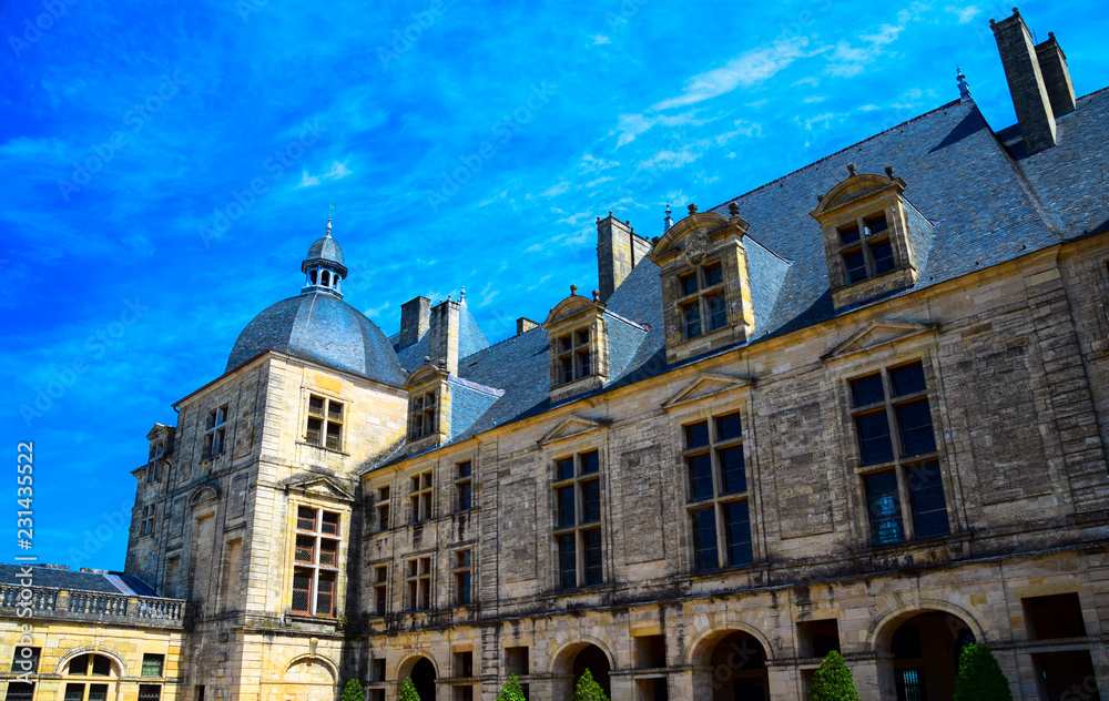 Fototapeta premium Architecture of the inner courtyard of the magnificent Chateau de Hautefort in Aquitaine, France
