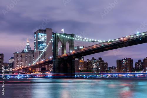 Fototapeta Naklejka Na Ścianę i Meble -  Brooklyn Bridge at sunset view. New York City, USA. Brooklyn Bridge is linking Lower Manhattan to Brooklyn..