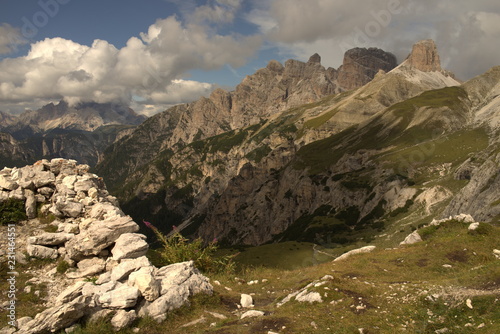 Gebirgslandschaft um die Drei Zinnen, Sextner Dolomiten, herum