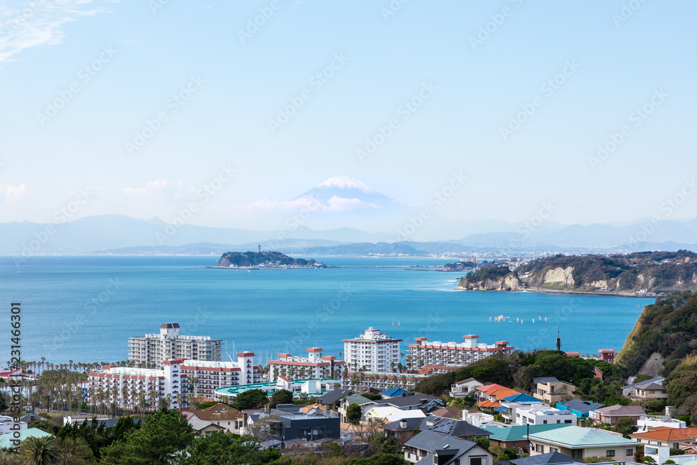 (神奈川県ｰ風景)相模湾と江の島と富士１