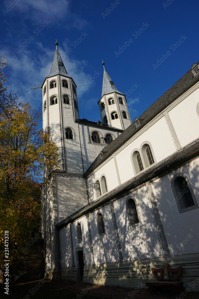 Neuwerkskirche in Goslar unter blauem Himmel Neuwerkskirche in Goslar unter blauem Himmel