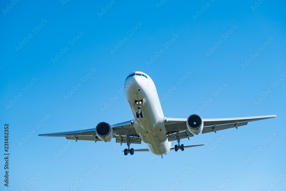 旅客機・飛行機・青空