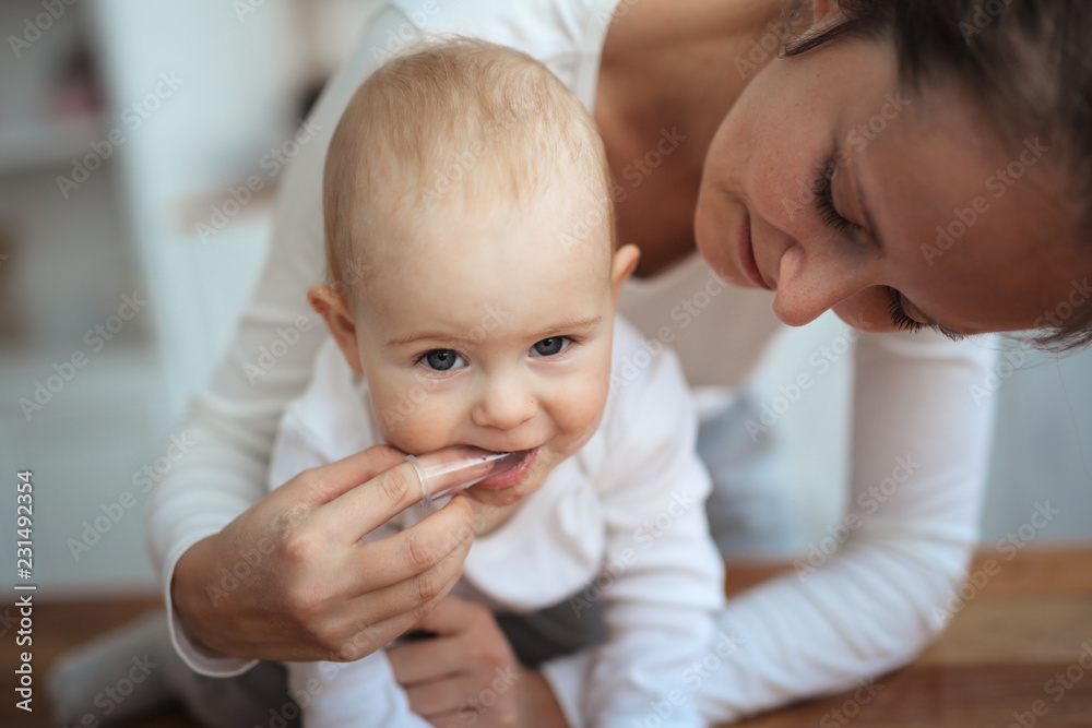 Hygiene of baby’s mouth with Soft Silicone Finger Hygiene of baby’s mouth with Soft Silicone Finger