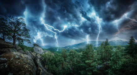 Keuken achterwand Onweer Onweer met bliksem boven bergen  © Tryfonov
