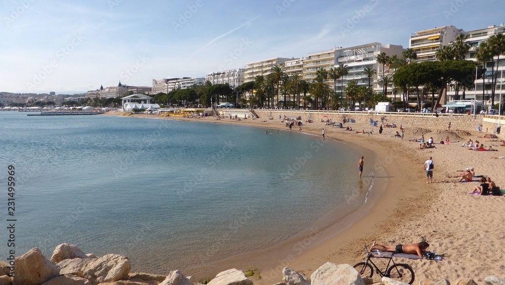 Ville de Cannes, vue sur la plage de la Croisette (France)