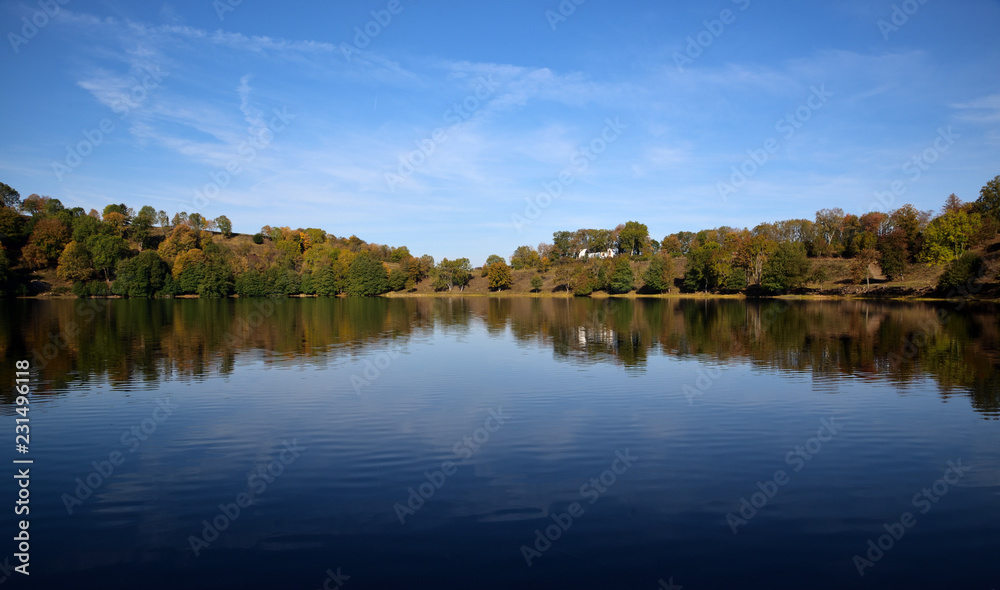 Weinfelder Maar im Herbst