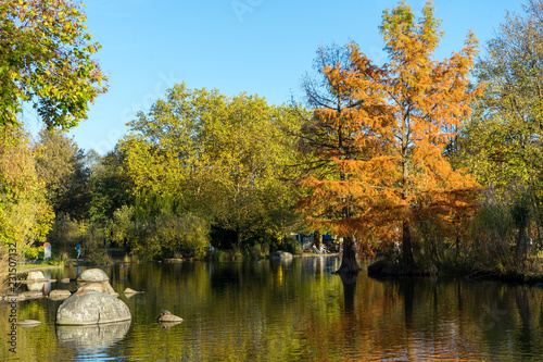 Herbssttimmung am See im Westpark München photo