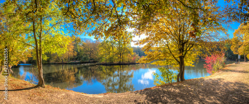 Herbstimpressionen an einem Seitenarm der Nidda in Frankfurt am Main photo