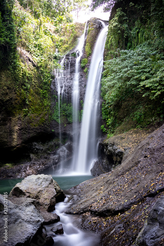 Fototapeta Naklejka Na Ścianę i Meble -  Aling-Aling Waterfall