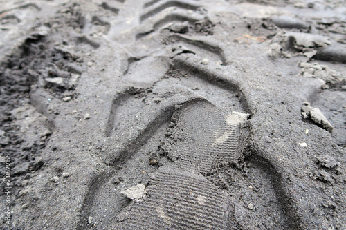 reifenspuren im sand tatort beweis rallye offroad photo