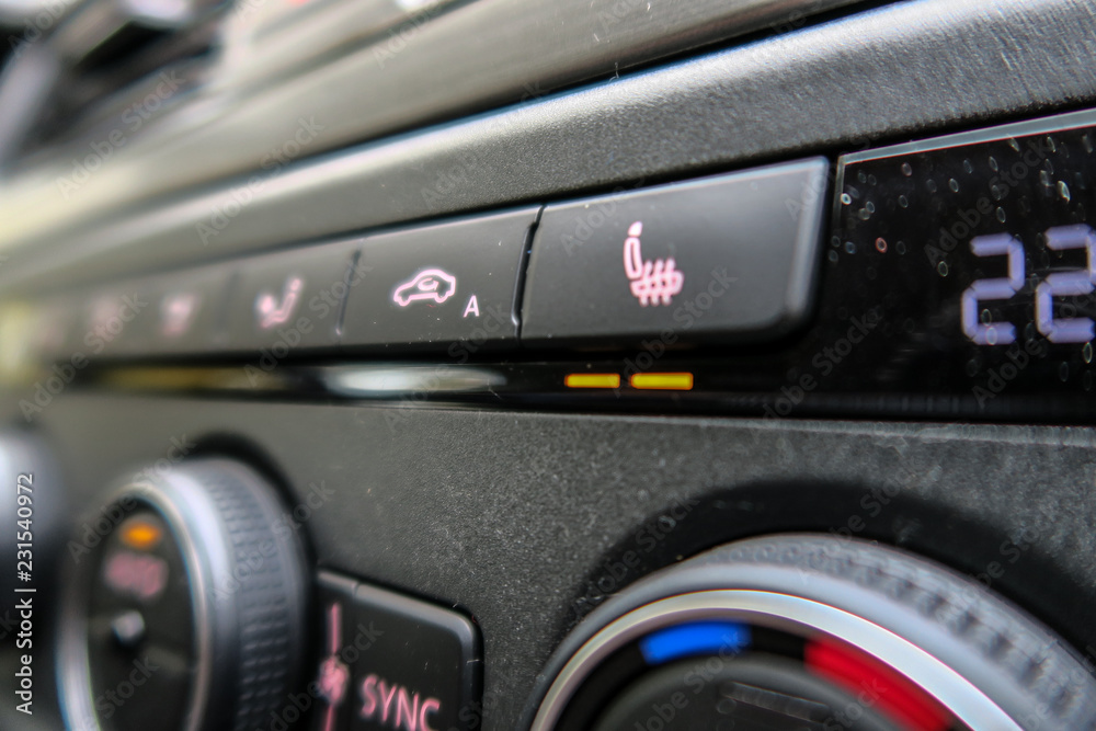 Bedienhebel Amaturenbrett Auto PKW Komfort Sitzheizung heizung klimaanlage  klima Stock Photo