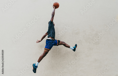 Fototapeta Basketball player training on a court in New york city