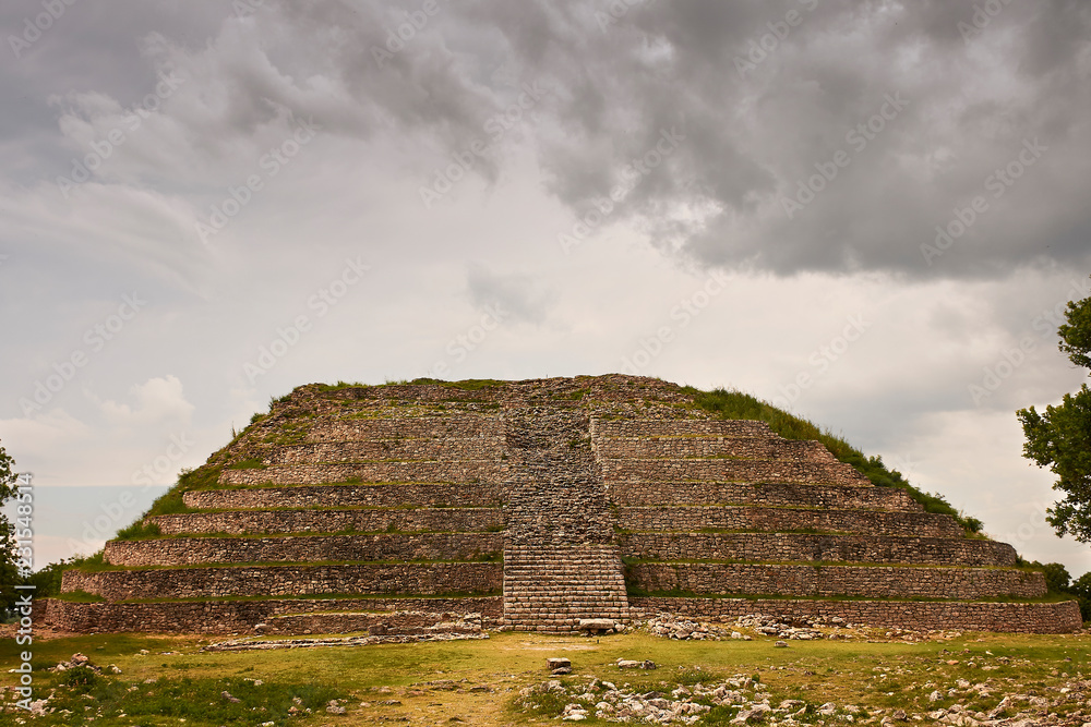 Pirámide Maya de Izamal