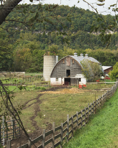 Wallpaper Mural barn off the side of the road Torontodigital.ca