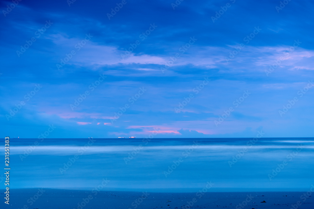 Obraz premium Atardecer en la costa