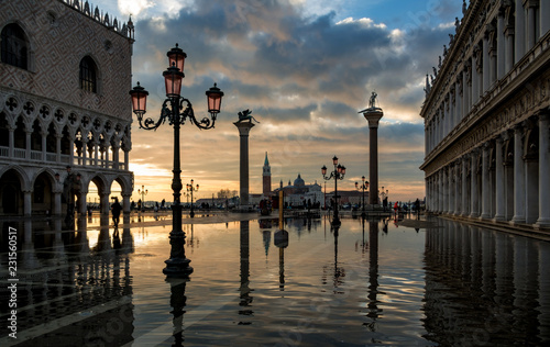 Venezia piazza  San Marco, alta marea
