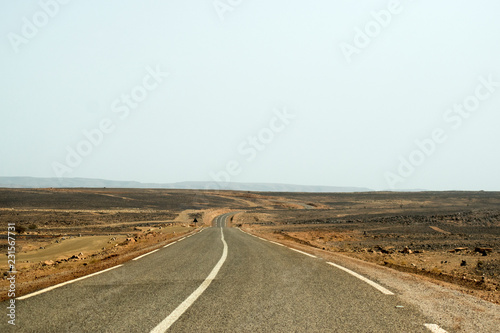 Strada nel deserto del sud del Marocco  photo