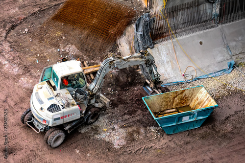 Bagger von oben  Stuttgart 21  Tiefbau