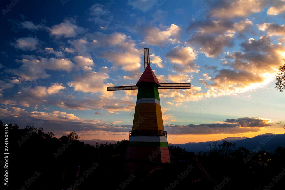 Obraz premium Beautiful sunset above colorful dutch windmills