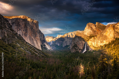 Evening light over Tunnel View in Yosemite Nationall Park