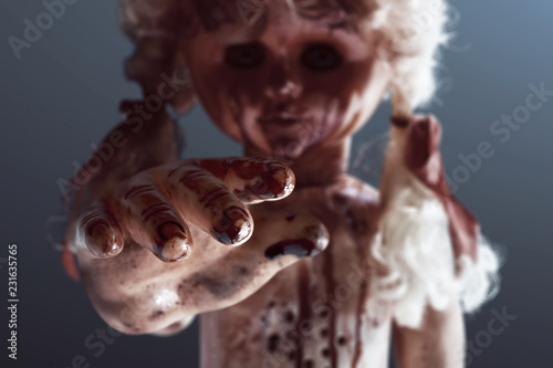Obraz na płótnie Scary bloody doll