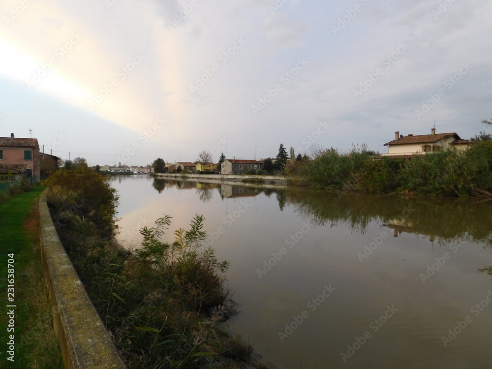 Fototapeta premium fiume in autunno