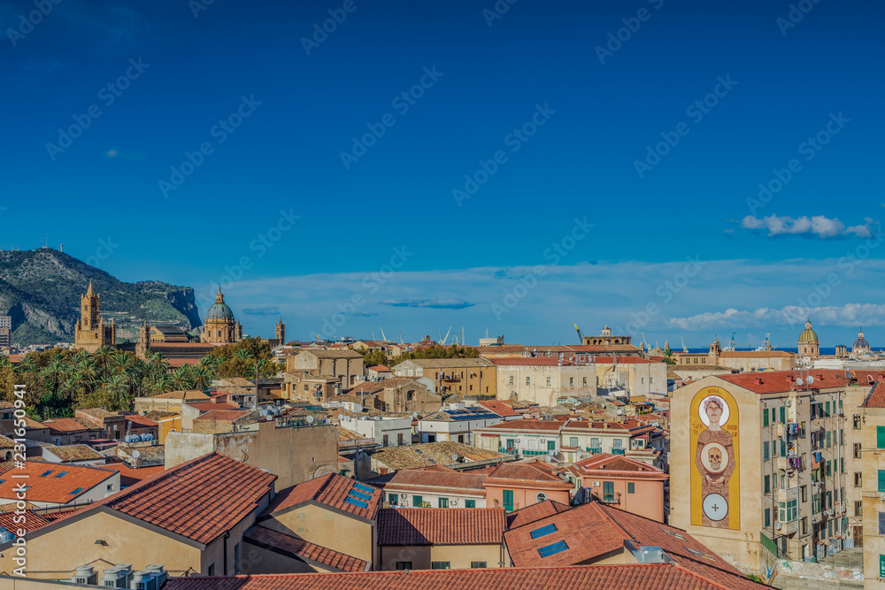 Fototapeta premium La città di Palermo vista dai tetti, Italia