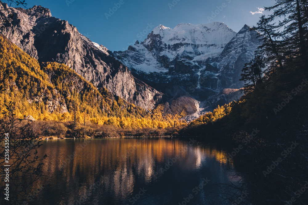 Fototapeta premium yadling mountain china