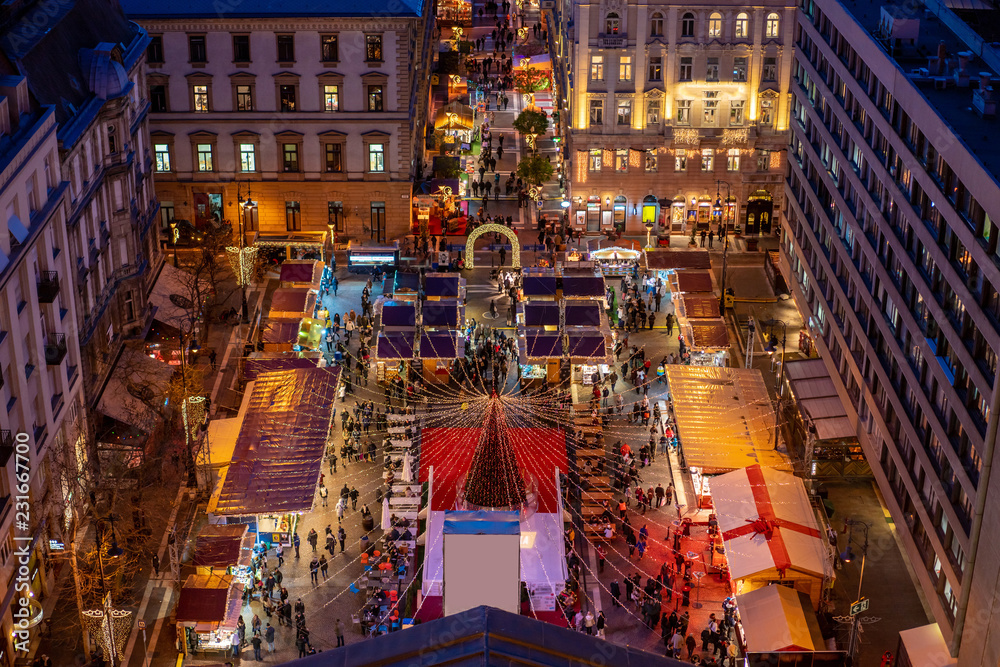 Fototapeta premium Budapest St Stephen’s square Christmas market as seen from above at night