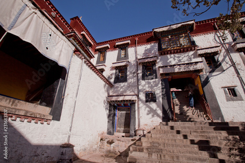Drepung monastery in Tibet © Alex