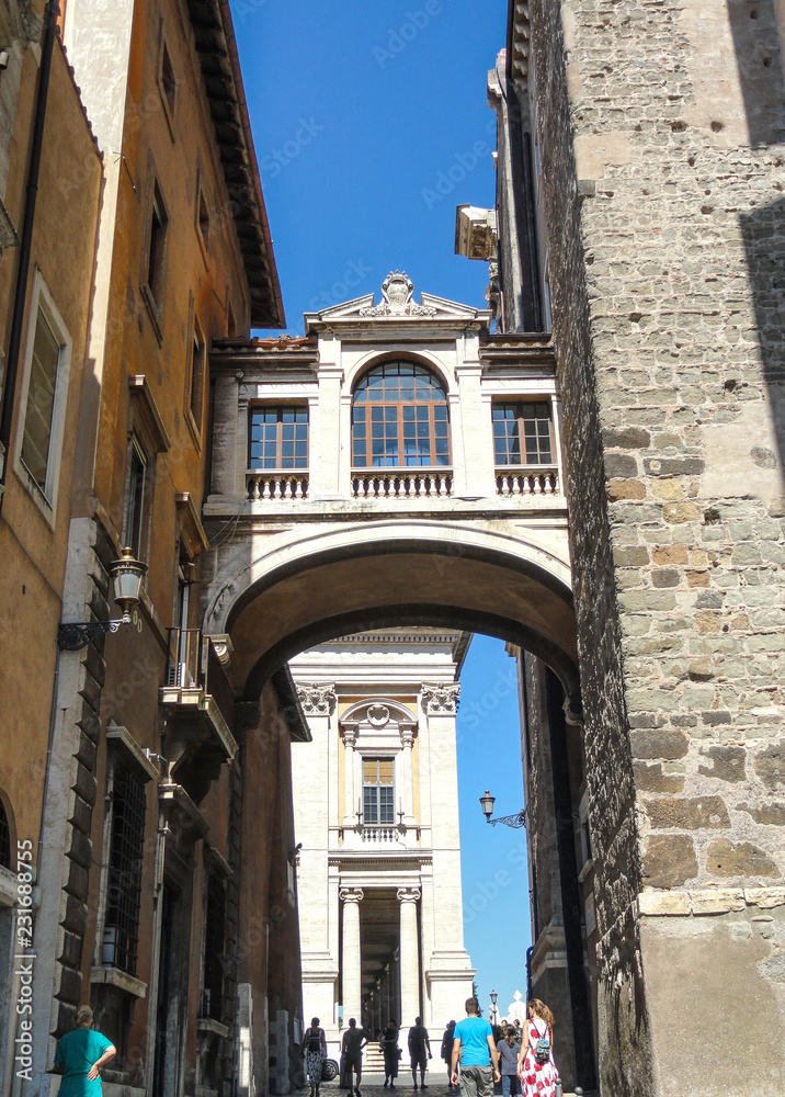 Obraz premium Bridge that connects two buildings, in the Capitoline Hill, Rome. 