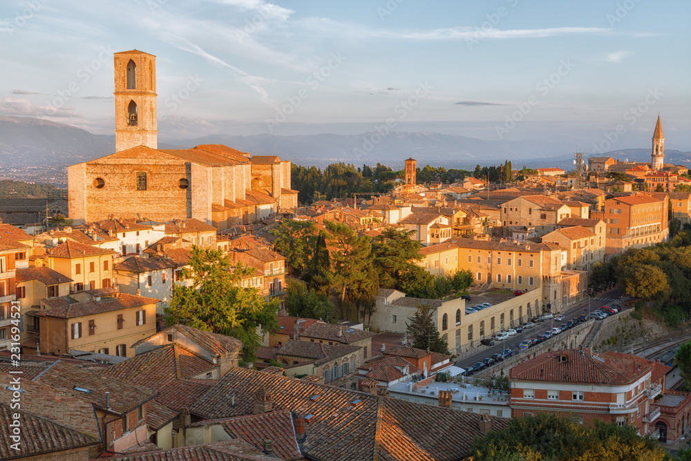 Fototapeta premium Perugia - a view of the old town and the Basilica di San Domenico, Umbria
