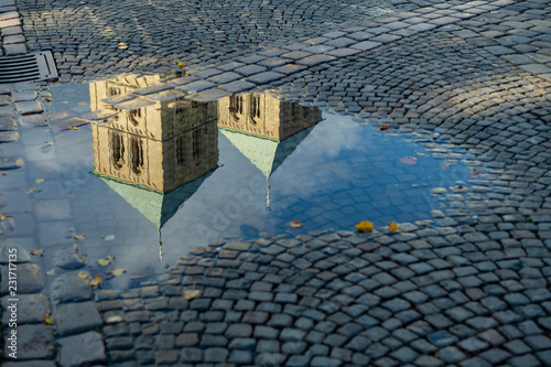 Spiegelbild der Türme des St. Paulus-Domes in einer Wasserpfütze, Münster, Westfalen, Deutschland photo