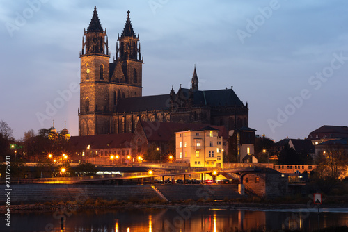Nächtlicher Blick auf den Magdeburger Dom