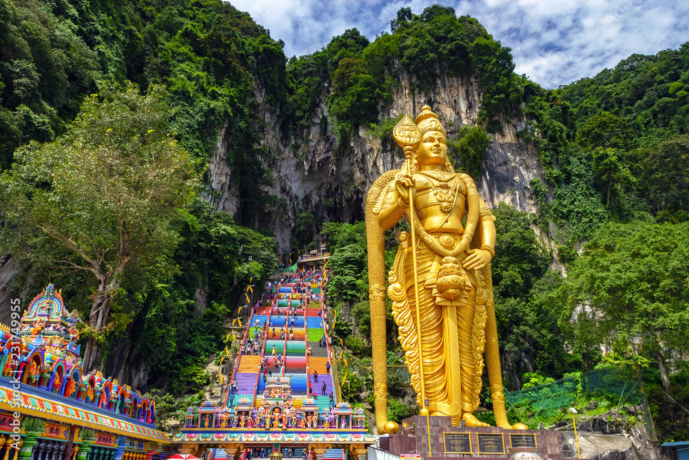 Naklejka premium Jaskinia Batu w Malezji, świątynia hinduizmu