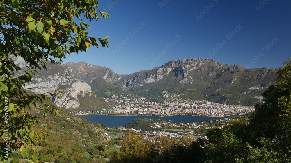 Vista aerea della città di Lecco