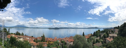 Vista panoramica del Lago Maggiore in una giornata estiva, Lesa, Piemonte, Italia photo